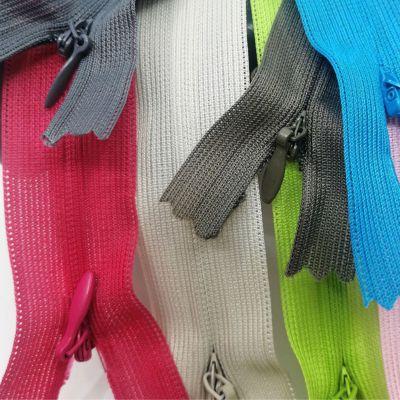 X-Muovinen vetoketju, peitetty liitos, spiraali