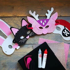 X-Karnevaalinaamioiden askartelu