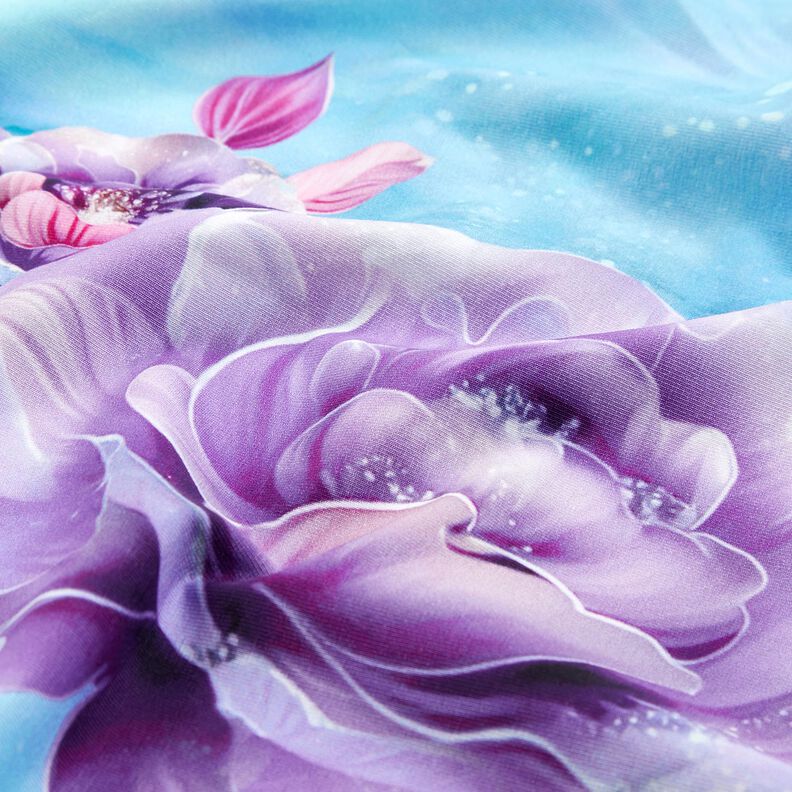 Puuvillajersey Summertime Blossoms | Glitzerpüppi  – taivaansininen/laventeli,  image number 6